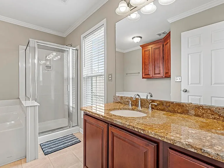 112 Bathurst Ln — Photo 20