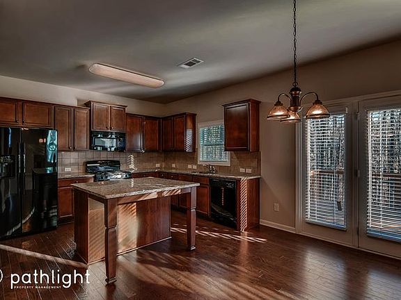 4th image of 590 Collingsworth Ln