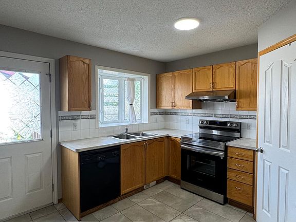 3rd image of 671 Taradale Dr NE