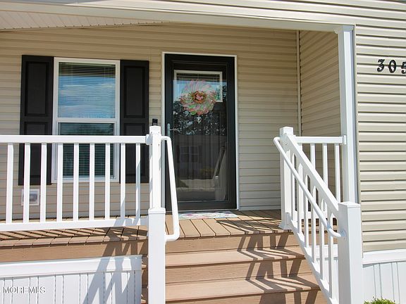 5th image of 305 Farm Road