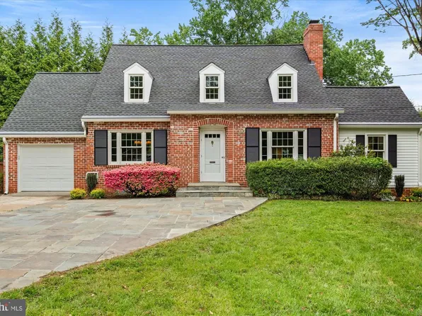 5511 Bradley Blvd, Bethesda, MD 20814