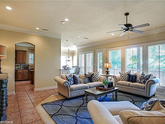 4th image of 2901 High Oaks Dr