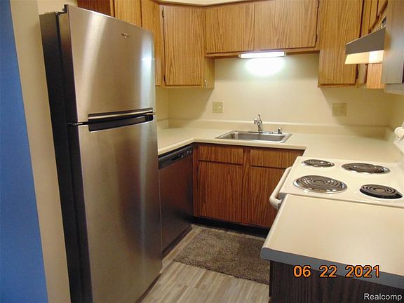 4th image of 7717 Manor Cir APT 102