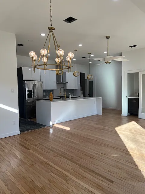 5 bed, 2800 sqft, $4,350 — Photo 4