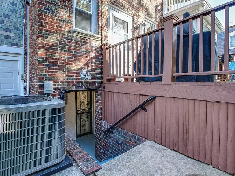 Taylor St NW — Photo 21