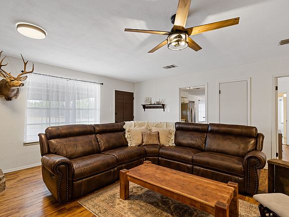 5th image of 205 Shirley Raye Dr