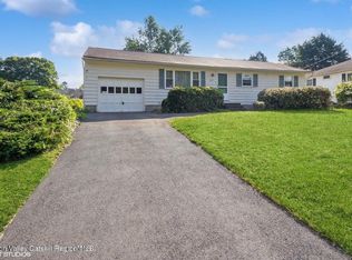 18 Spring Lake Dr, Kingston, NY 12401