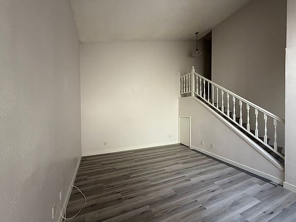 4th image of 1215 Mews Ln