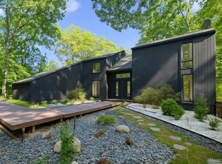 7371 Lindenmere Dr, Bloomfield Hills, MI 48301