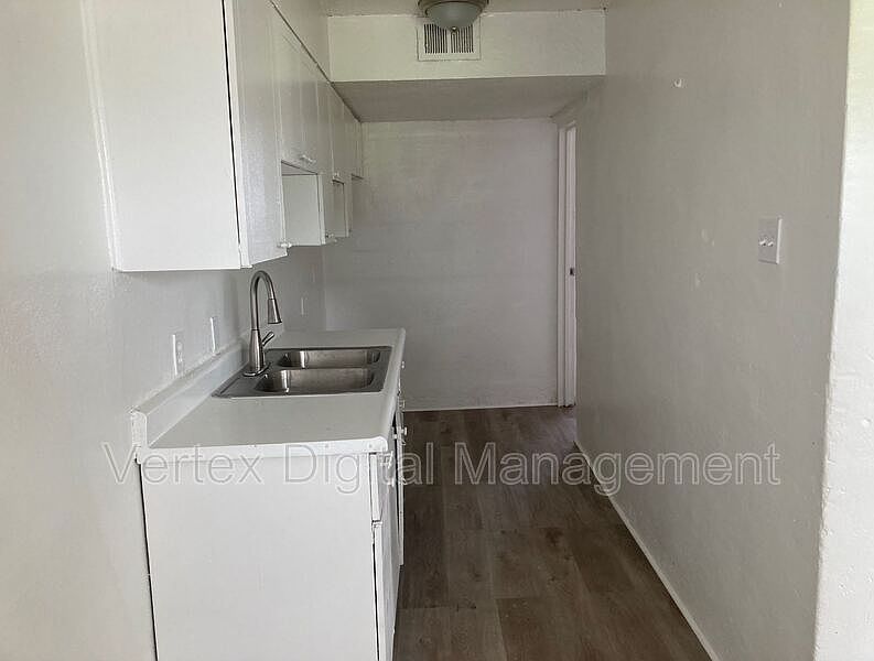1st image of 1135 Whitaker Dr APT 202