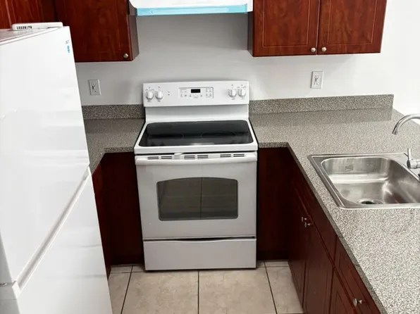 2429 W 78th St APT 102, Hialeah, FL 33016