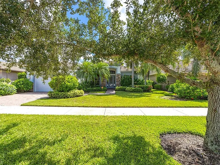9024 Maverick Ct — Photo 3