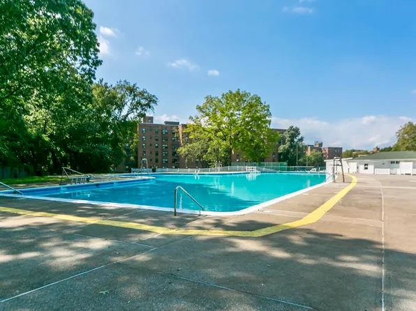 73-63 Bell Boulevard image 15 of 17