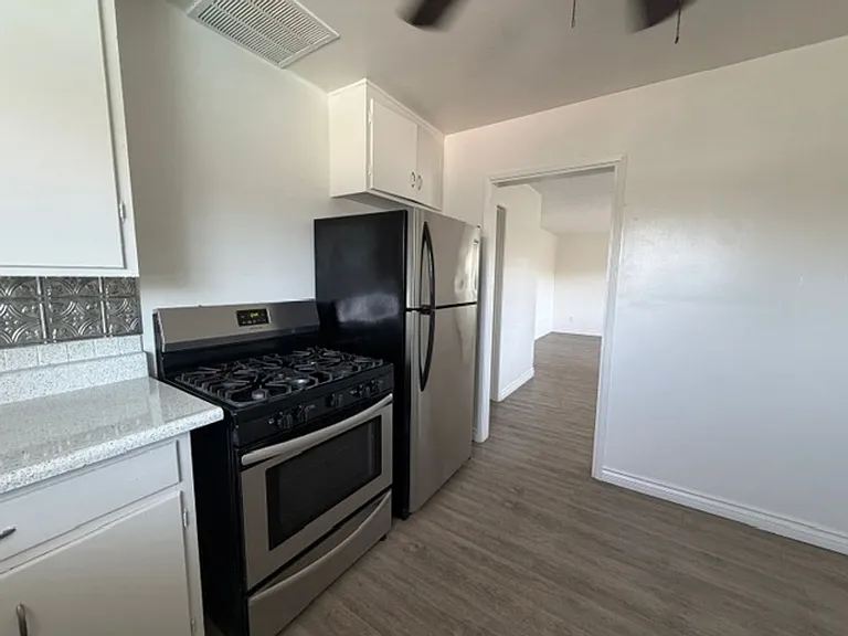 Welcome to the Dailey Court Apartments! — Photo 17