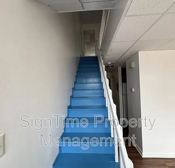 112 W Franklin St #4 — Photo 4