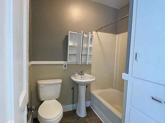 4th image of 1427 2nd Ave SE #4