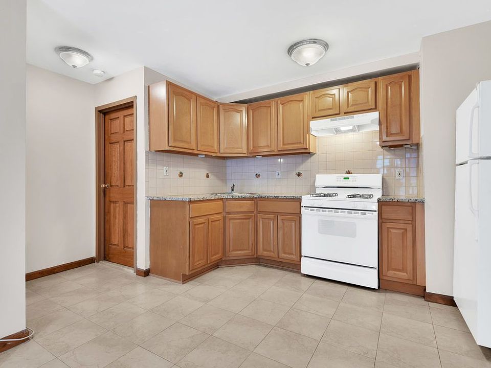 1st image of 1043 47th Ave APT 2A