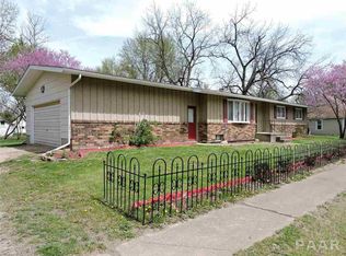 512 W North St, Colchester, IL 62326