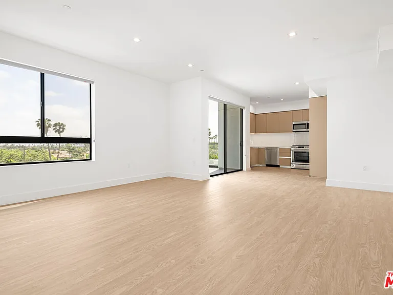 8555 Colgate Ave #402 — Photo 4