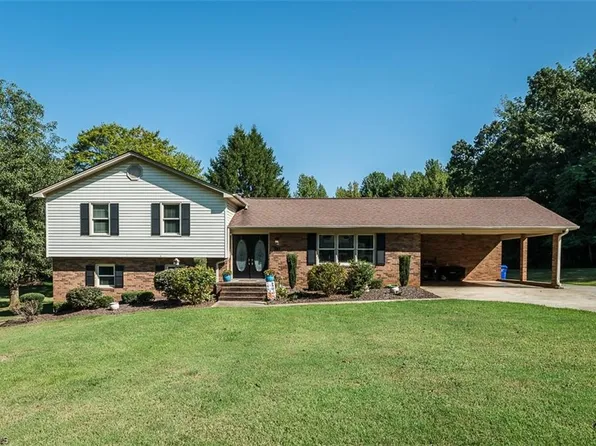 203 E Laramie Dr, Mebane, NC 27302