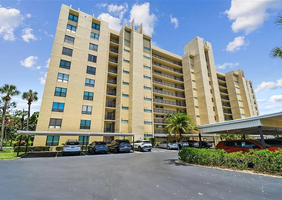 2621 Cove Cay Dr #703