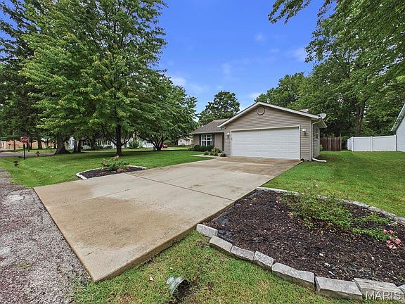 3rd image of 1727 Laurette Ln