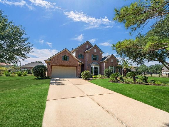 2nd image of 43 Highclere Park Dr