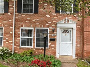 125 N Duke Dr, Sterling, VA 20164