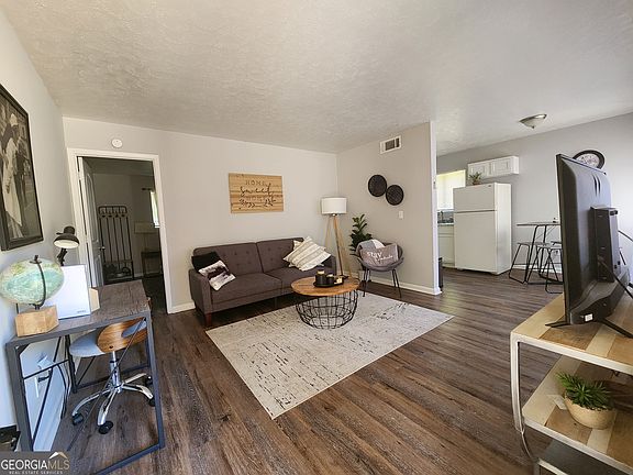 4th image of 917 Oakview Ave #D