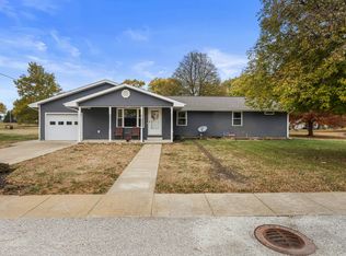 110 5th St, Ivesdale, IL