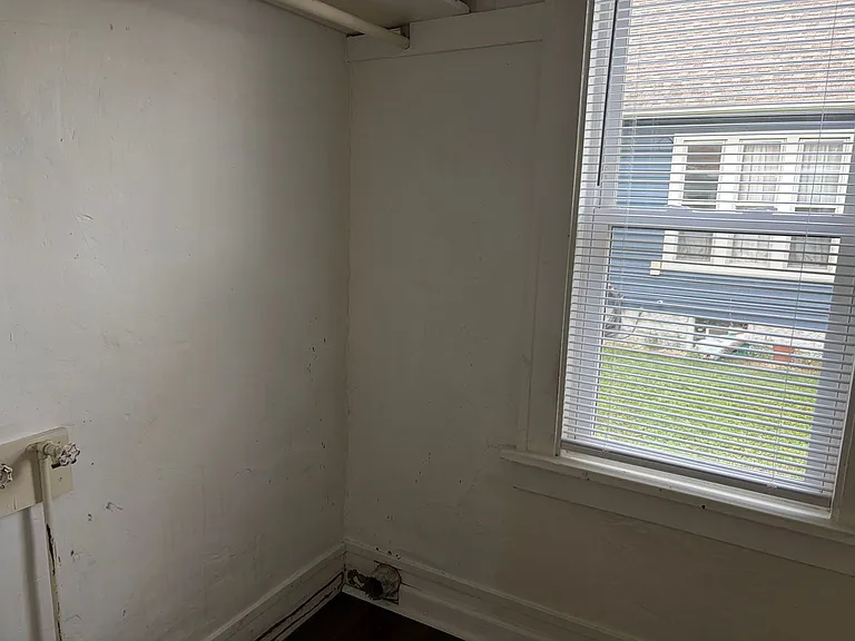1404 S Center St — Photo 8