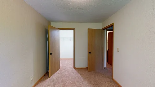 Exceptional East 1BR! Vaulted ceiling, private patio and large walk in closets! at Eken Park Neig... — Photo 3
