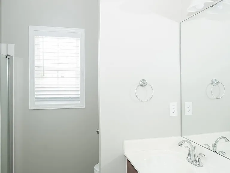 1004 Ayrshire Ln — Photo 10