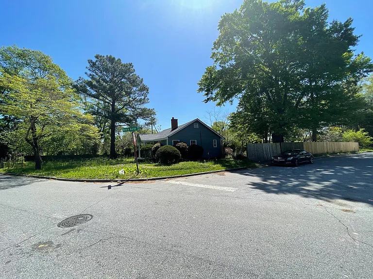 2110 Larchwood Rd SW — Photo 15