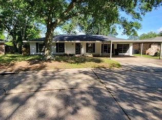3016 Tipps Dr, Nederland, TX 77627