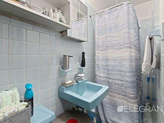 5th image of 250 W 20th St APT 1FW