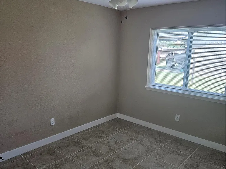 4920 Deerwood Cir — Photo 12