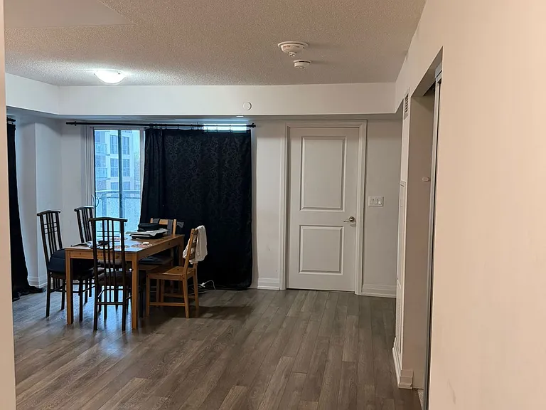 20 Meadowglen Pl #221 — Photo 3