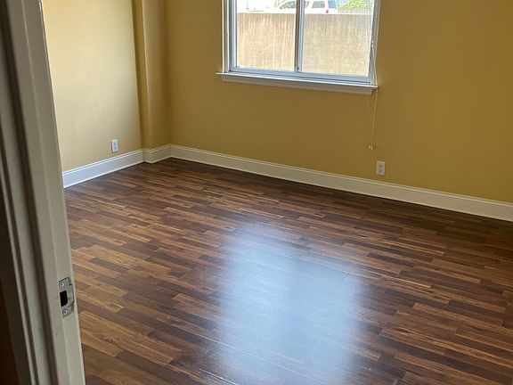 3rd image of 1131 Stringers Ridge Rd APT 3C