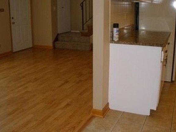 3rd image of 1682 Queensbury Cir