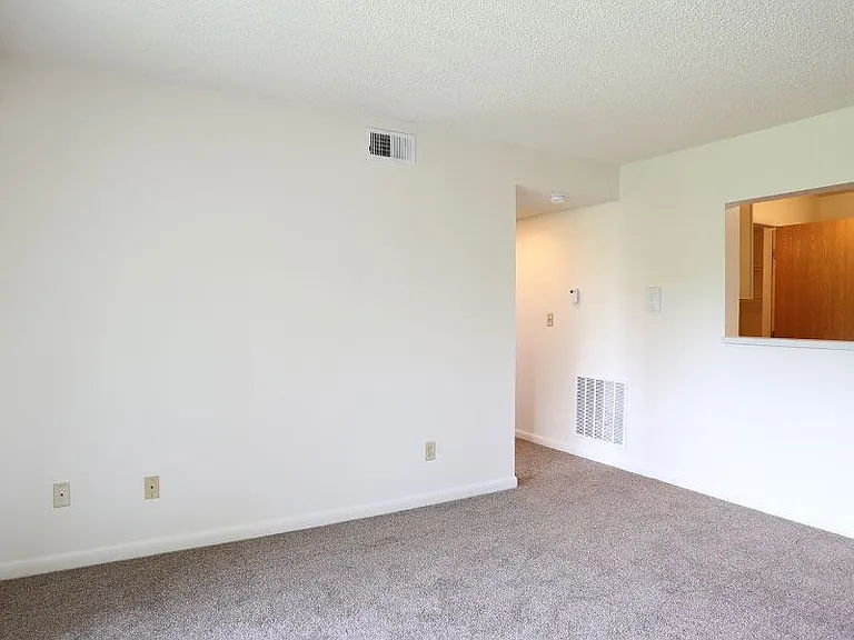 SYCAMORE CREEK APARTMENTS — Photo 8