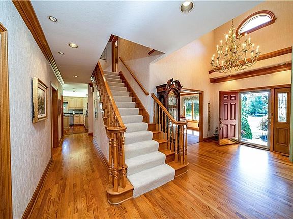 3rd image of 789 Clark Dr
