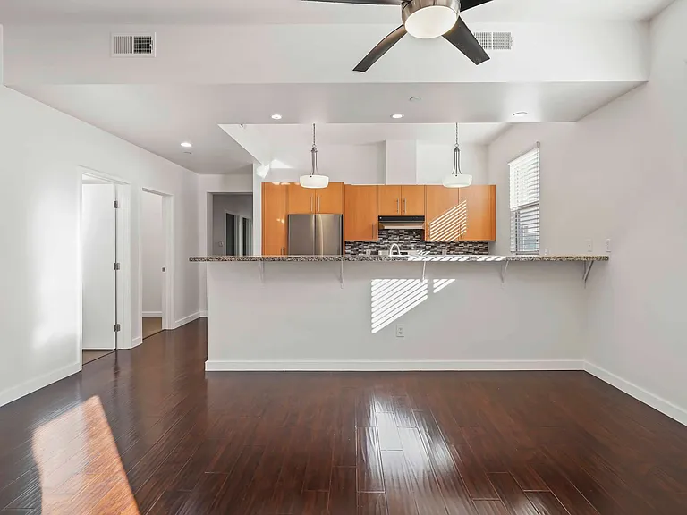 6462 Woodley Ave — Photo 26