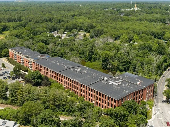 96 Old Colony Ave #304, Somerset, MA 02726