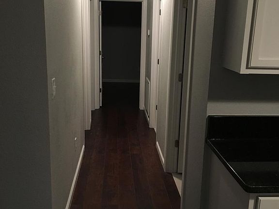 4th image of 612 E Hilltop Dr