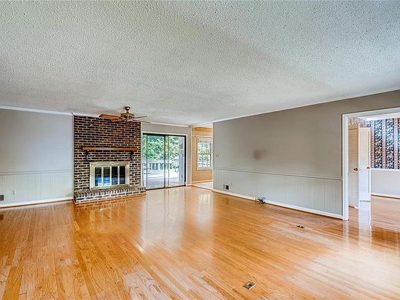 3rd image of 4154 Lakeshore Way NE