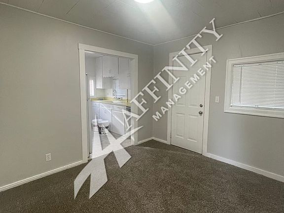 3rd image of 10222 Oak Ln SW
