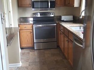 25831 Lexington Dr UNIT 6, South Lyon, MI 48178