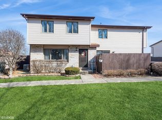 735 Bon Terre Rd, New Lenox, IL 60451