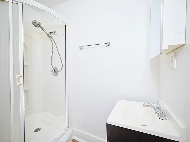 Valencia Village Lofts — Photo 8